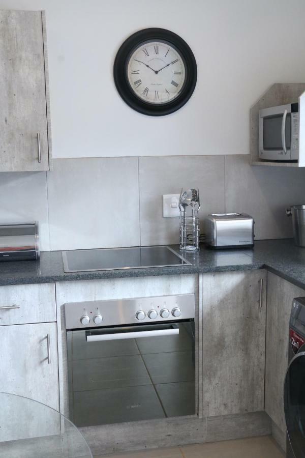 Millennium Body Guards Guesthouse Hartbeespoort Extérieur photo